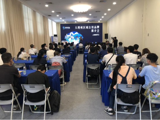 �������Ϻ��жԿڵ�����ɫ��Ʒչ���� �����Զ���Ʒ���ƽ��˶�Բ������